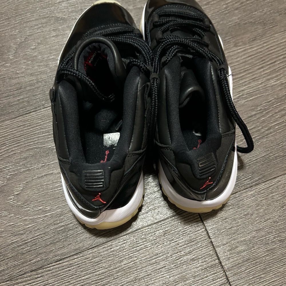 Jordan 11 Retro Low 72-10 (Damaged) - Picture 2 of 5